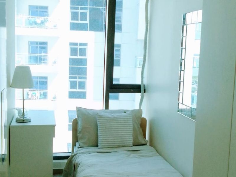 Spacious and clean flat for LADIES near to metro station